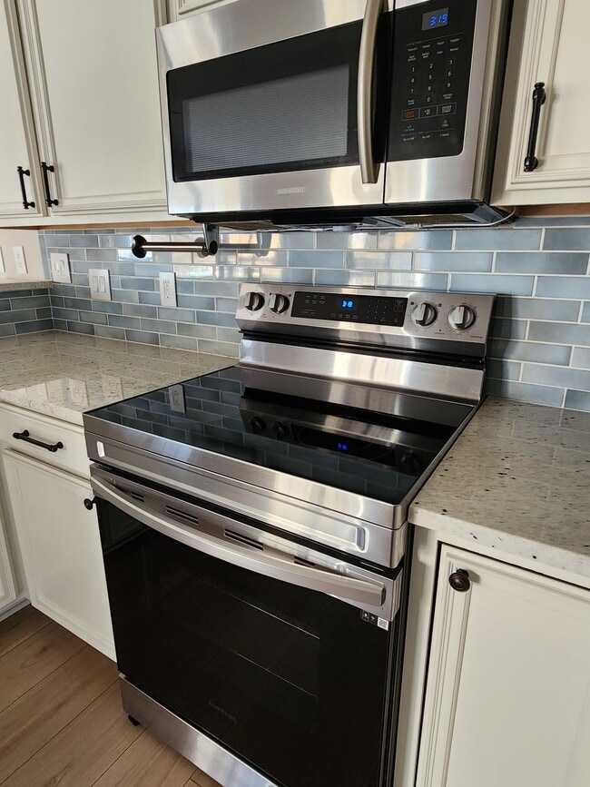 11210 W Gilbert Ave Unit B, Wauwatosa, WI 53226 Condo for Rent in