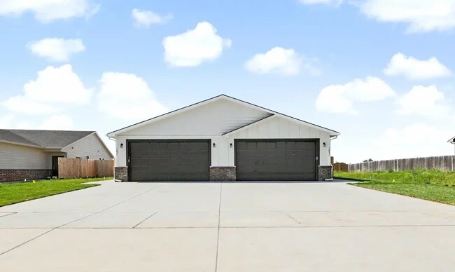 Building Photo - 12833 Red Rock