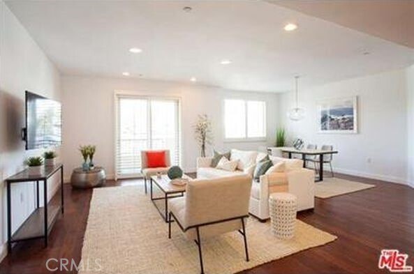 Foto del edificio - 1835 S Barrington Ave