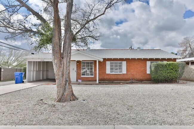 Foto del edificio - 2129 W Weldon Ave