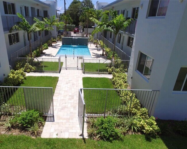 Foto del edificio - 321 S Shore Dr