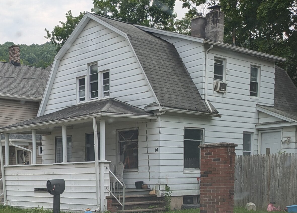 Primary Photo - 14 Parsons St