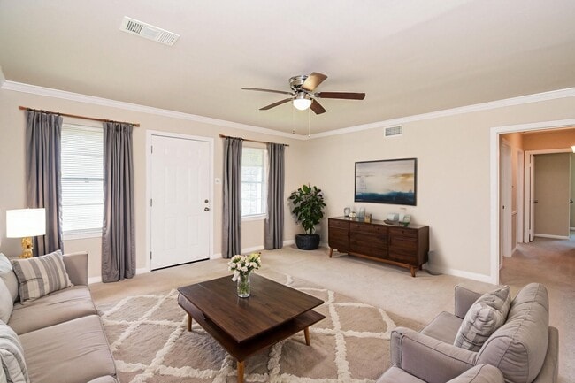 Foto del edificio - 8401 Montridge Dr