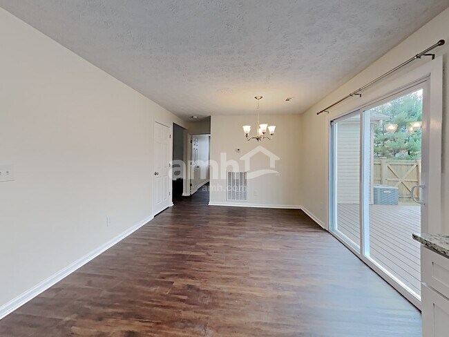 Foto del edificio - 112 Bradford Cir