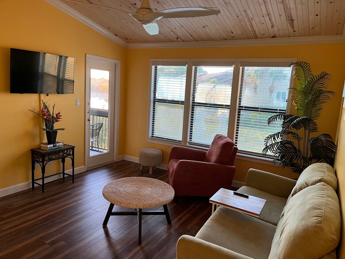 4033 Crockers Lake Blvd Unit Updated Condo, Sarasota, FL 34238 Condo