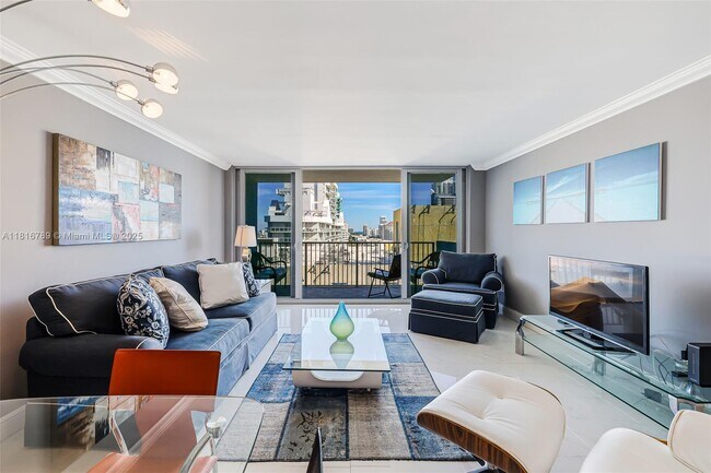 Foto del edificio - 5838 Collins Ave