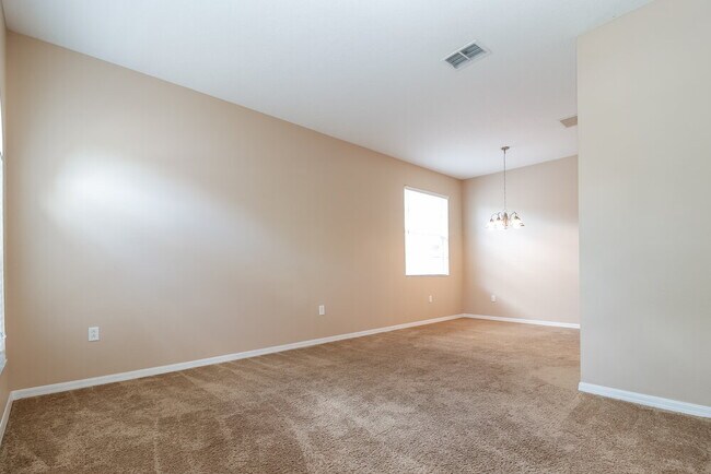 Building Photo - 8101 Pea Tree Ct