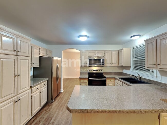 Building Photo - 4013 Windwood Ln