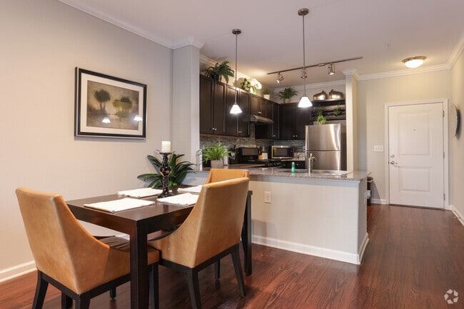 Interior Photo - Stone Pointe