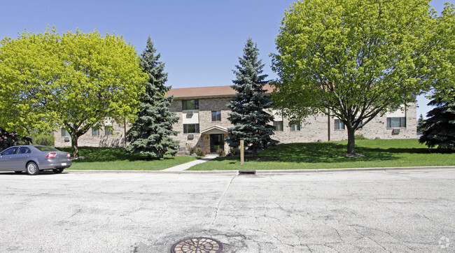 Building Photo - N114W15846 Sylvan Cir