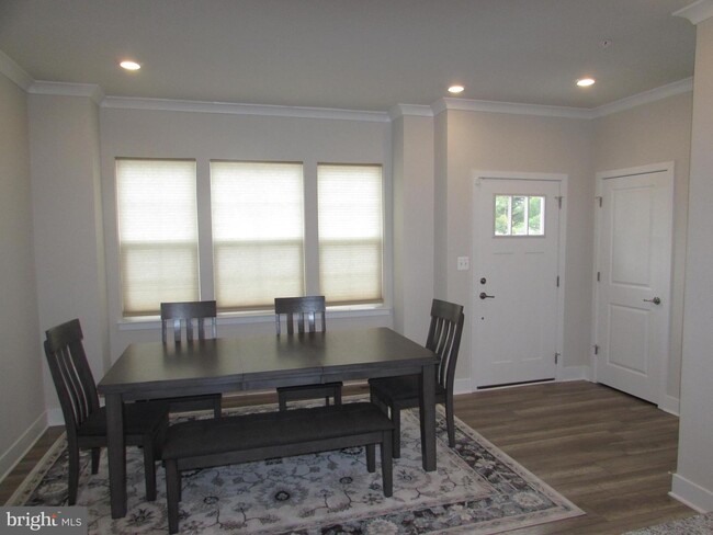 Building Photo - 7866 Johnnycake Rd