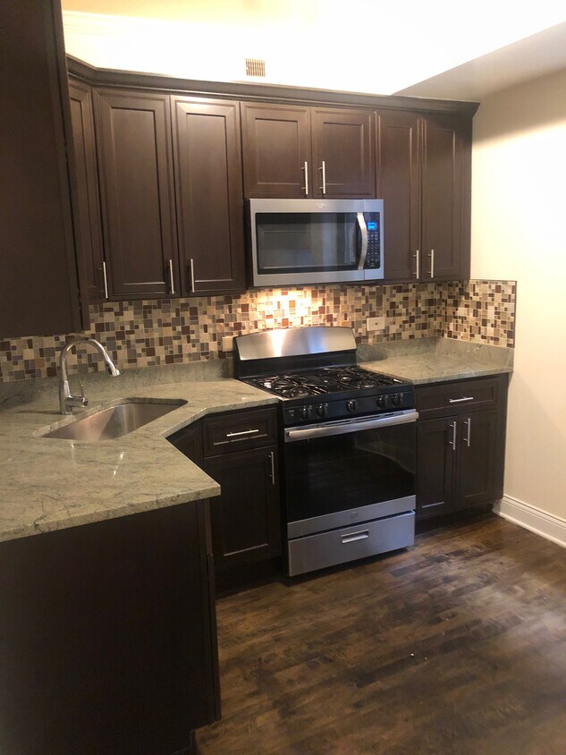 Foto principal - 3404 W Carmen Ave