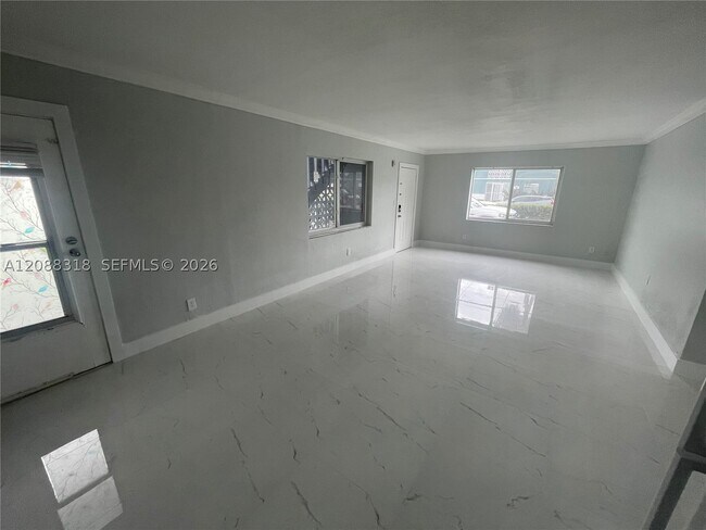 Foto del edificio - 890 NW 45th Ave