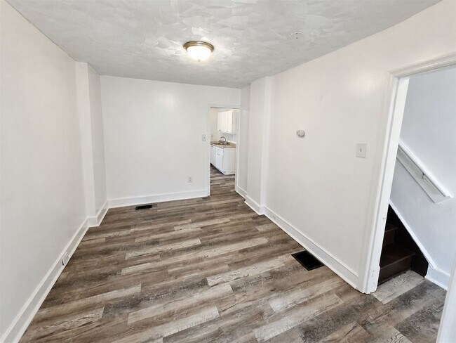 Foto del edificio - 317 E 13th St