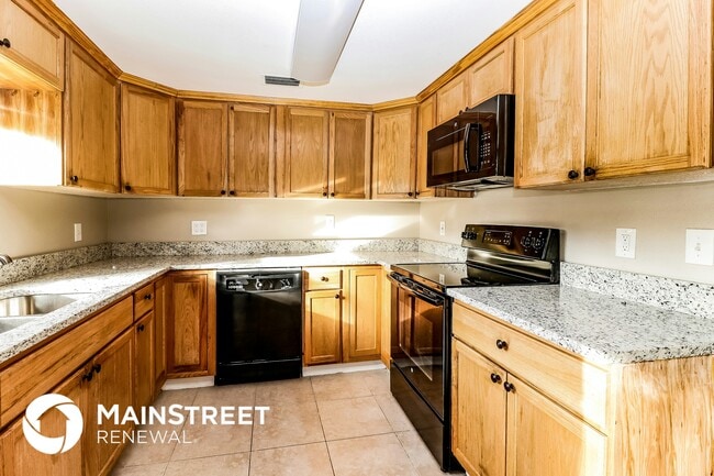 Building Photo - 7051 Lenox Dr