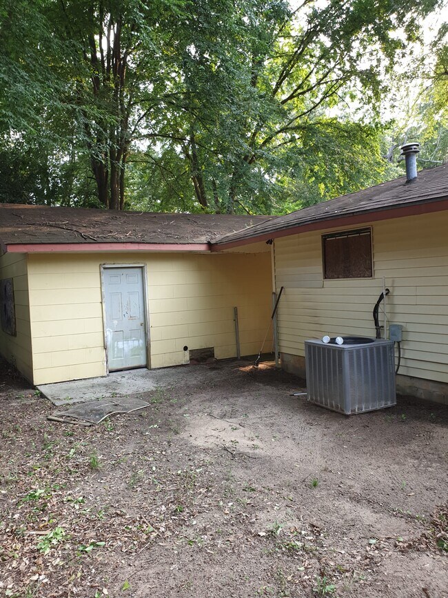 Patio interior - 1570 Sherrill Dr