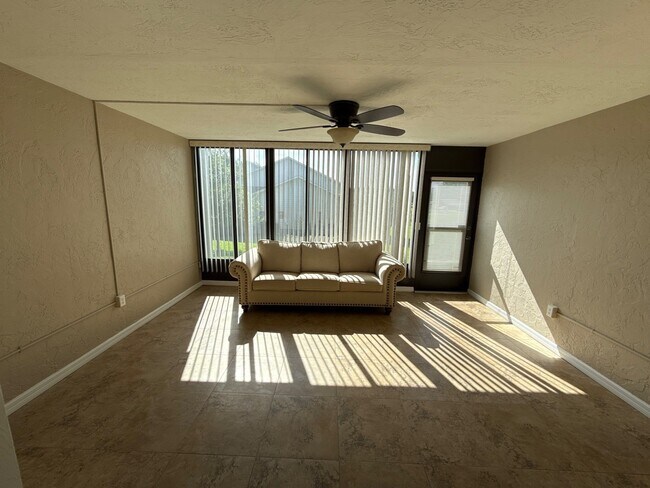 Foto del edificio - 790 E Gilchrist Ct