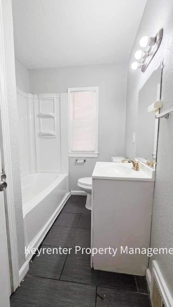 Foto del edificio - 1817 E 83rd Terrace