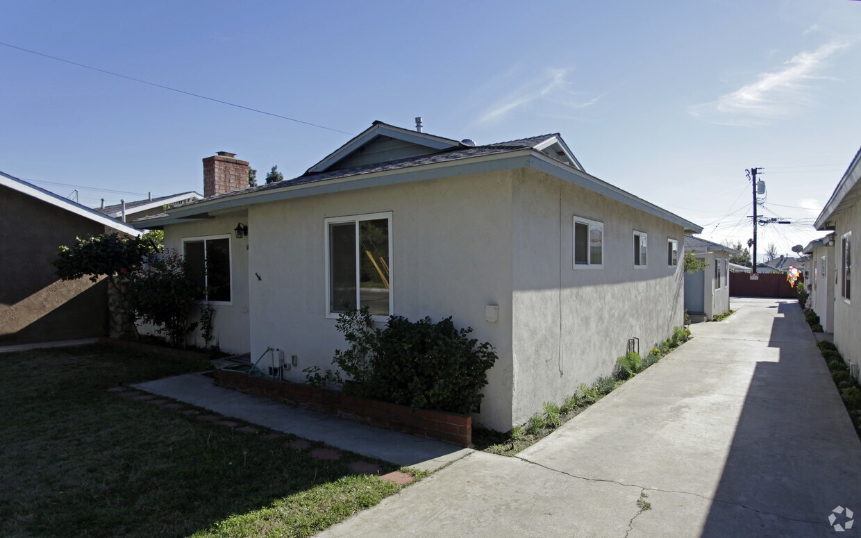 Primary Photo - 713-719 W D St