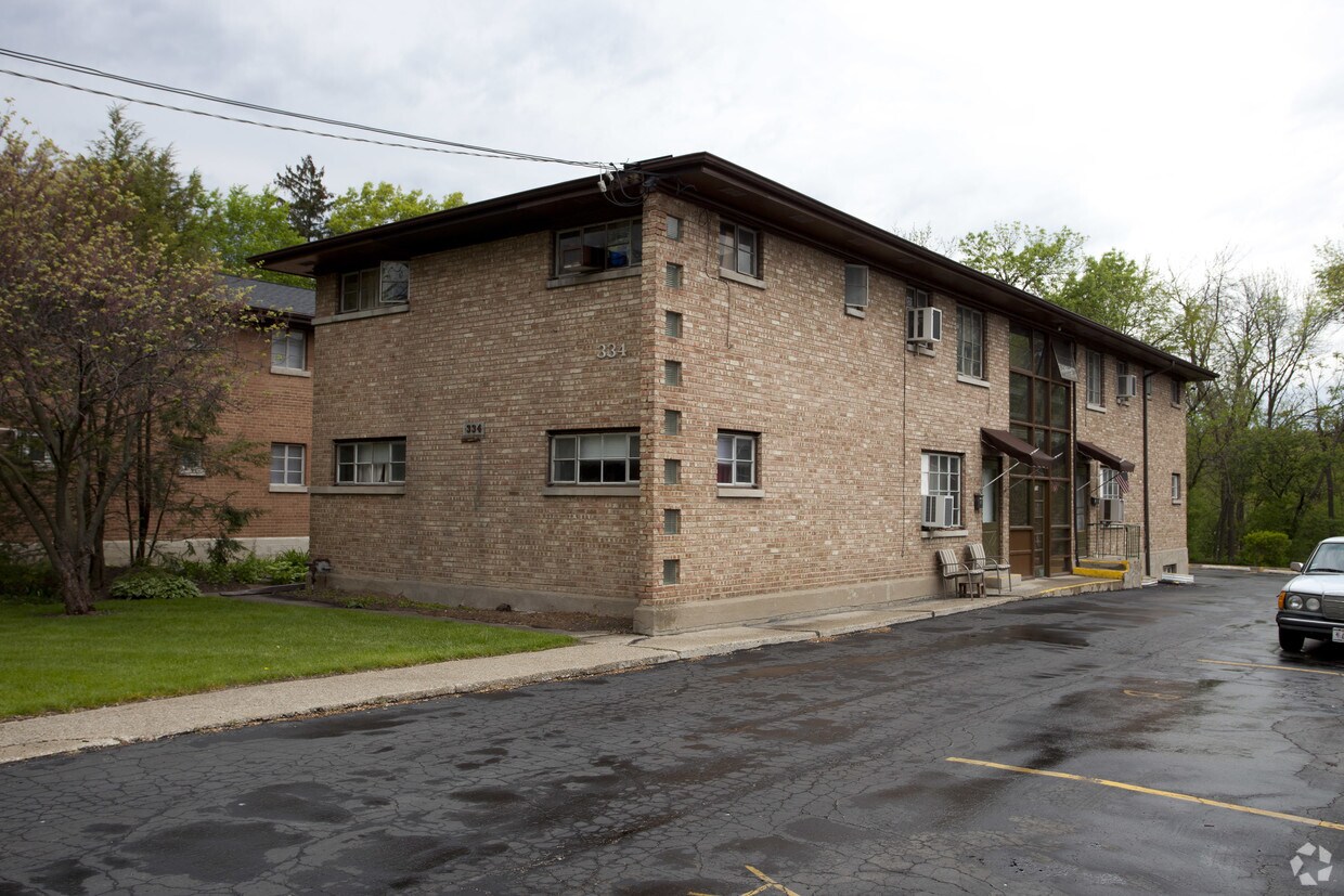 Foto principal - 334 W Saint Charles Rd