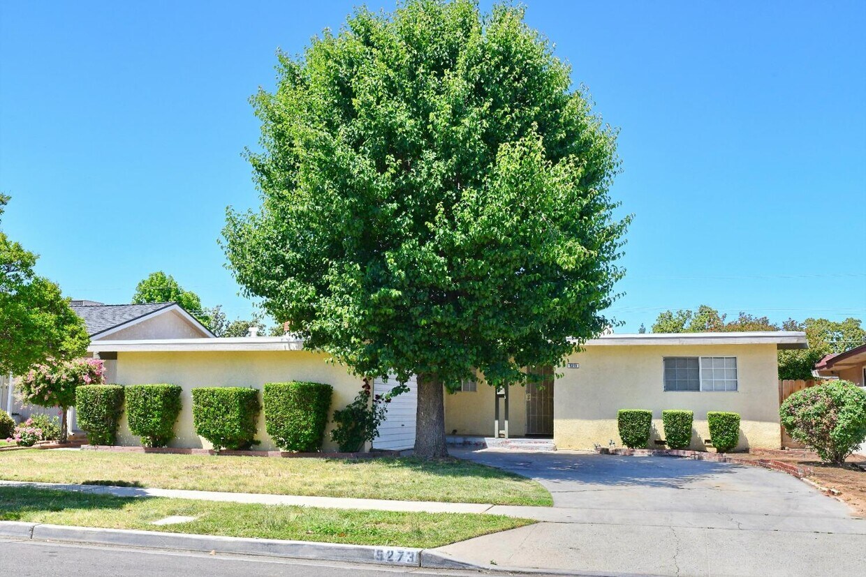 Foto principal - 5273 N Fisher St