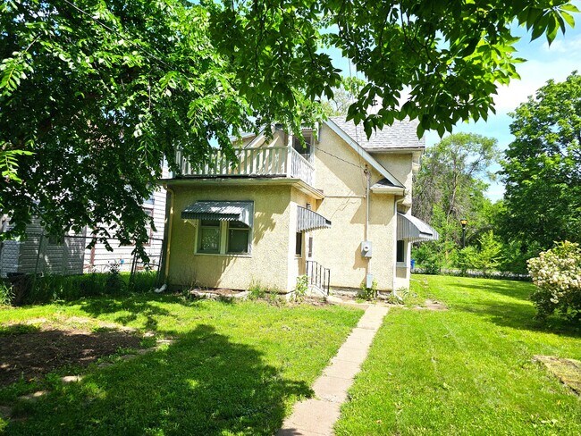 Foto del edificio - 1388 7th St E