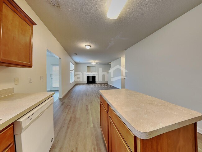 Foto del edificio - 6004 Glen Way Dr