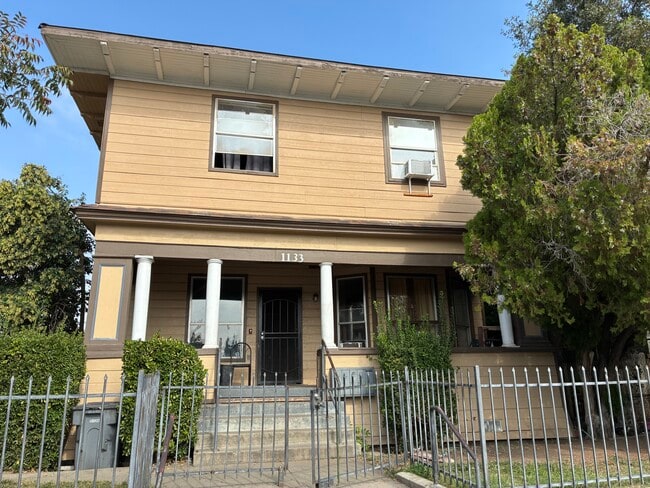 Building Photo - 1133 E Divisadero St