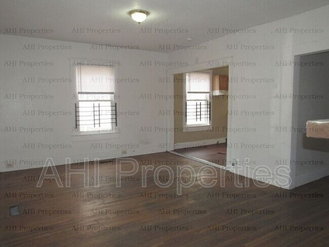 Foto del edificio - 7020 Division Ave