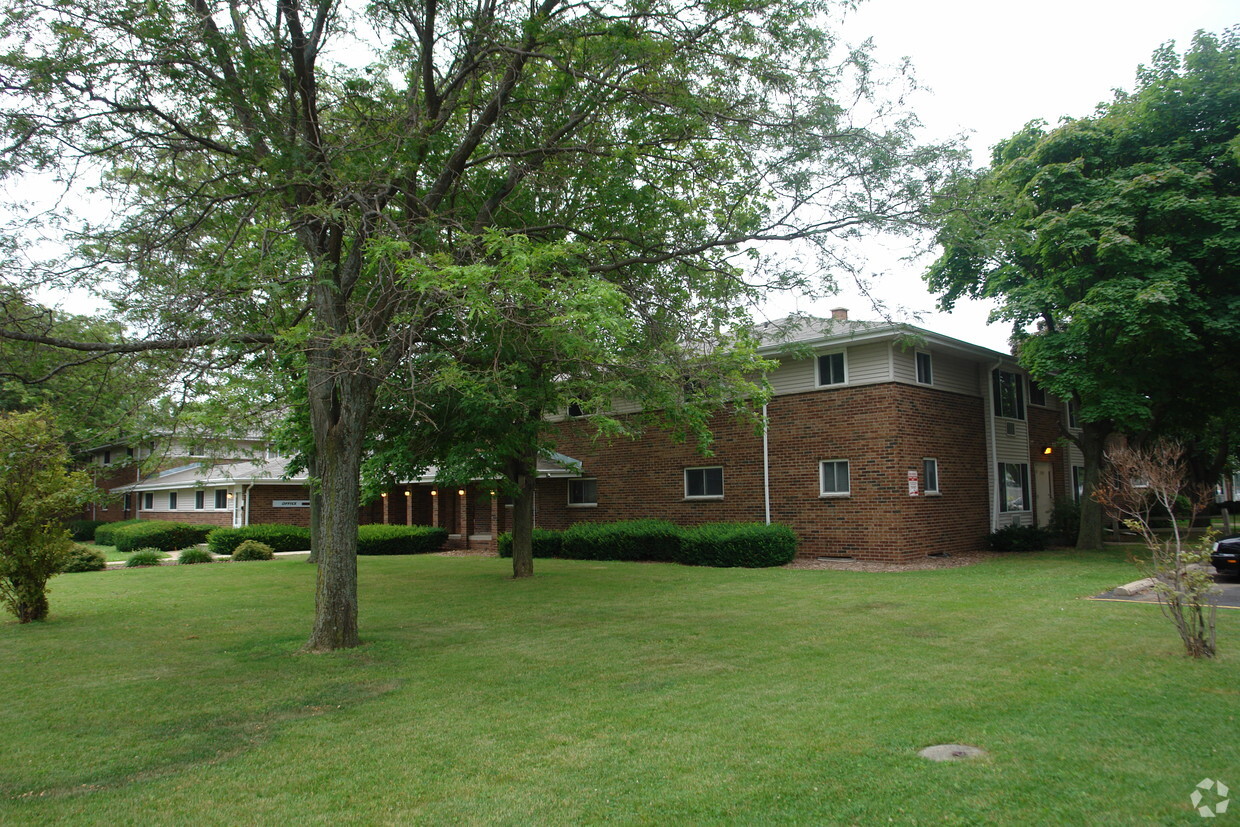 Foto principal - Ashwaubenon Village Apartments