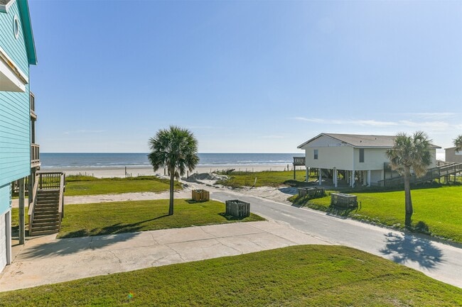 Building Photo - 16904 Beachcomber Dr