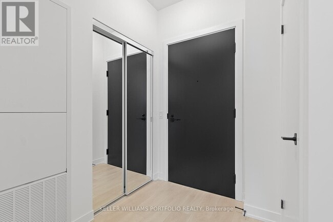 Photo du bâtiment - 127 Broadway Ave