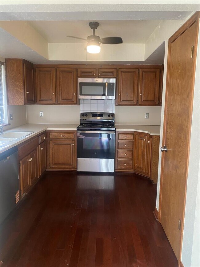 Building Photo - 1732 Lionsgate Cir