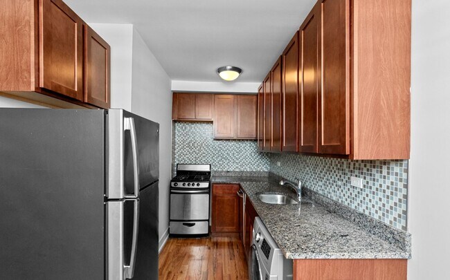 Building Photo - 556 W Arlington Pl