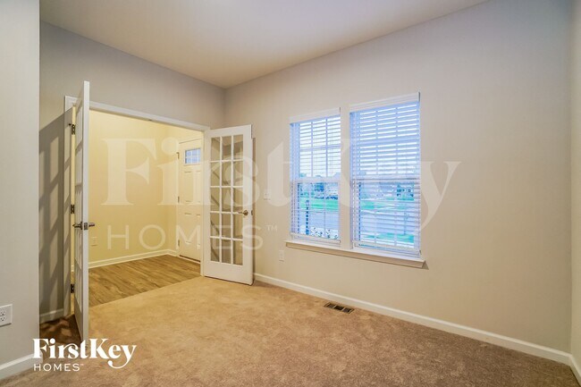 Foto del edificio - 717 Wallace Dr