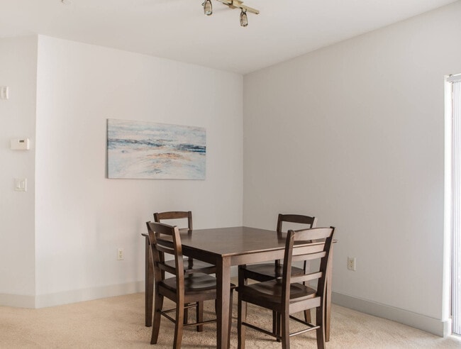 Foto del edificio - 1640 N Water St