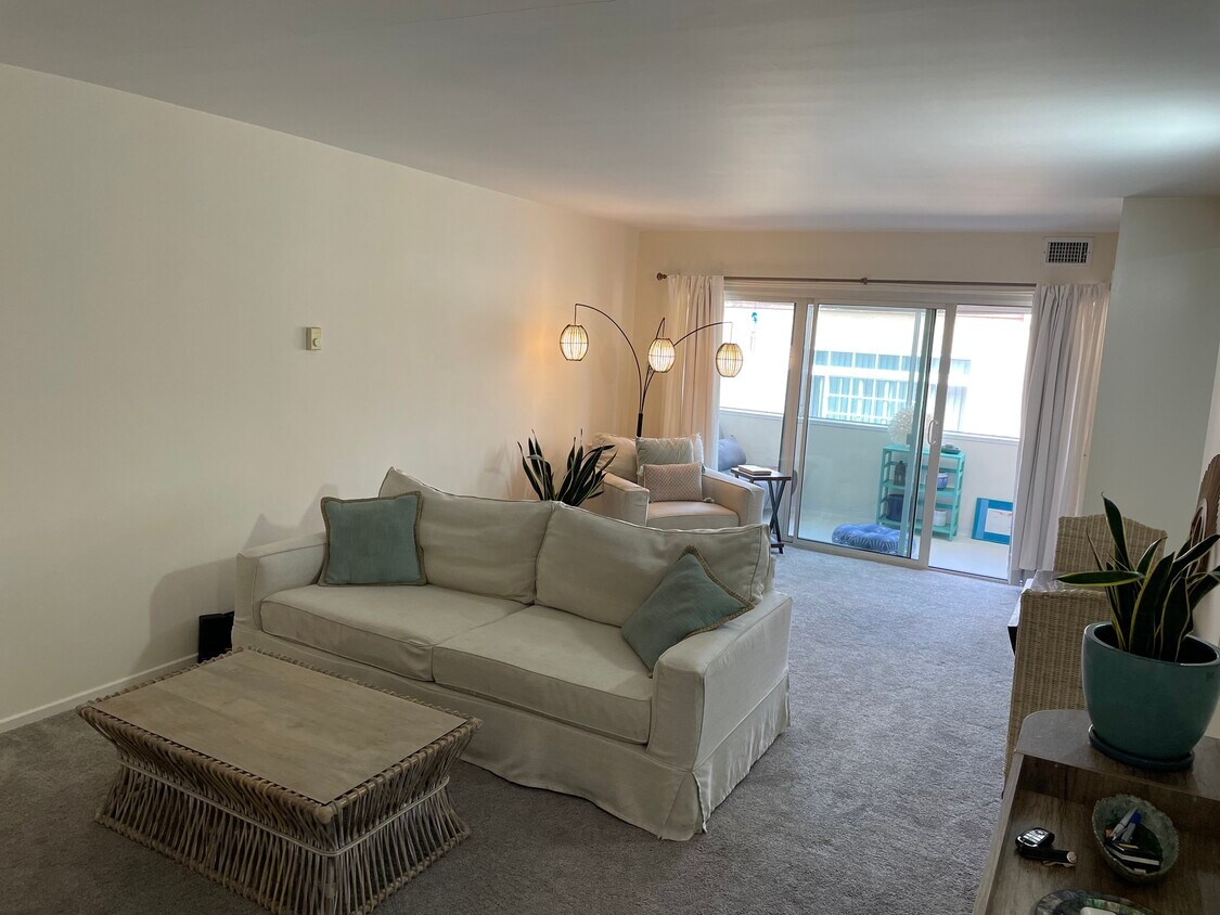 Foto principal - 8710 Delgany Ave