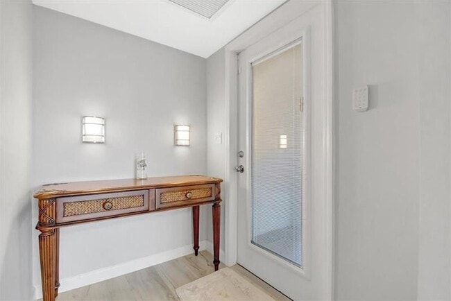 Foto del edificio - 3000 NE 48th Ct