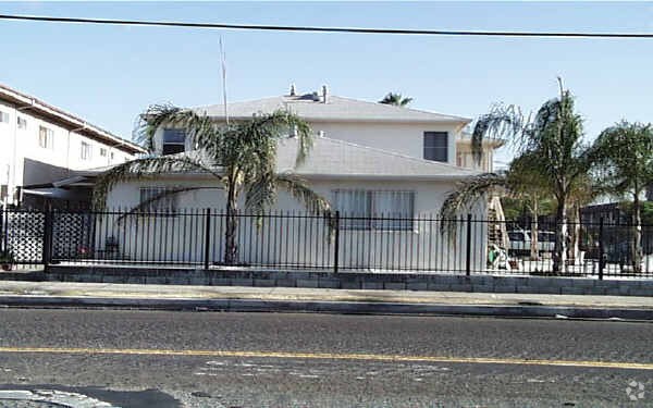Building Photo - 12001 Vanowen St