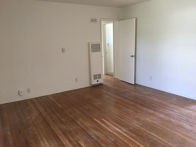 Building Photo - Victory, 1700-1702