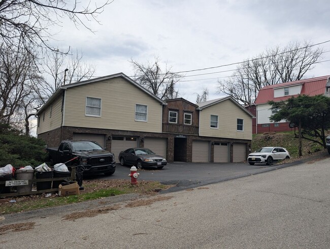 Photo - 2110-2110 Hollingsworth St Apartment