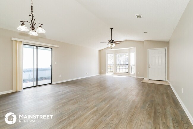 Building Photo - 1852 Manitoba Ct N