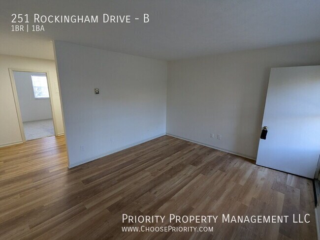 Foto del edificio - 251 Rockingham Dr