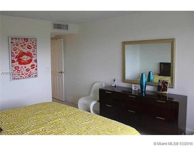 Foto del edificio - 301 Golden Isles Dr
