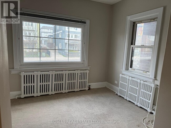 Photo du bâtiment - 89 Woodbine Ave