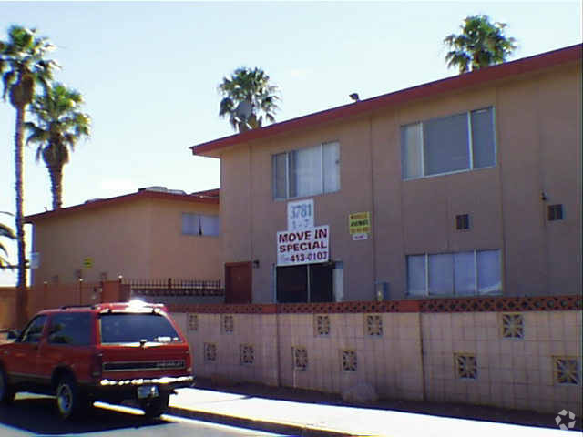 Building Photo - 3791 Royal Crest St