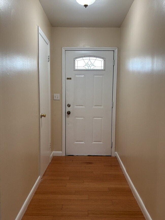 Building Photo - 115 Aylesbury Rd