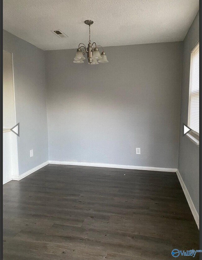 Foto del edificio - 3621 N Crestview Dr NW