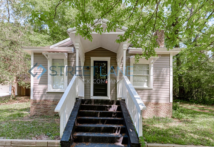 Primary Photo - Charming 3 Bedroom in Birmingham!