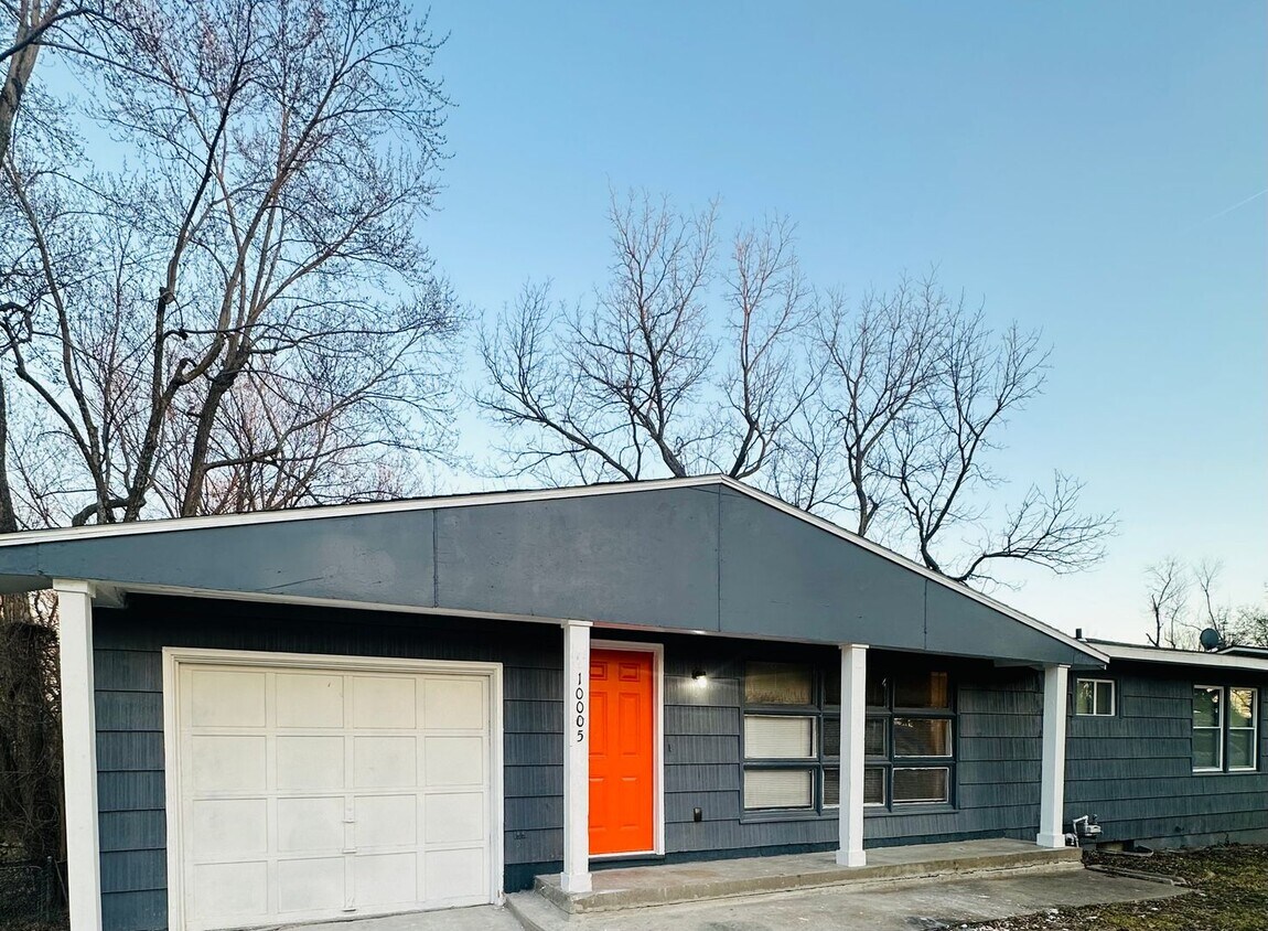 Primary Photo - South Kansas City Home For Rent